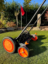Lade das Bild in den Galerie-Viewer, Earthwise Spindelmäher 18" 7-Messer und Heckrädern