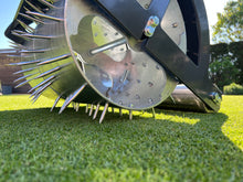 Lade das Bild in den Galerie-Viewer, Aerifizierwalze Master Lawn Spiker Sarel Roller