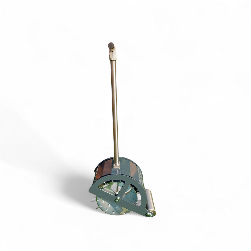 Master Lawn Spiker Mini